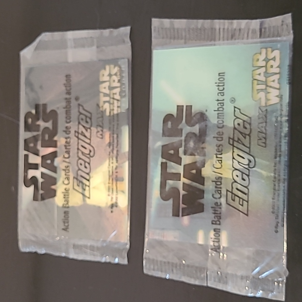 2 packs of action battle cards Enerfizer Max Star Wars 2002